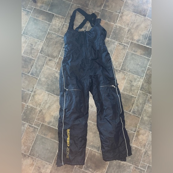 Ungava super warm snowmobile suit, two pieces. I extra warm. water/wind proof. - Picture 9 of 16